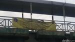 Foto: Spanduk Perubahan Nama Jalan jadi Jl AH Nasution Masih Terpasang