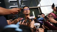 Juru Bicara KPK, Febri Diansyah menjawab sejumlah pertanyaan wartawan di Gedung KPK, Jakarta, Kamis (1/2/2018).
