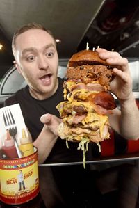Warga London Ditantang Habiskan Burger Sekaligus 3 Kilogram