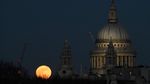 Foto: Super Blue Blood Moon di Langit London dan Madrid
