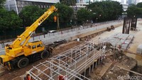 PT Adhi Karya menambah delapan ekskavator dan ratusan tenaga kerja agar proyek tersebut cepat rampung.