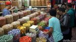Pernak-pernik Imlek Mulai Merahkan Glodok