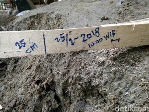 Terancam Tanah Retak, Rumah Warga Magelang Terpaksa Dibongkar
