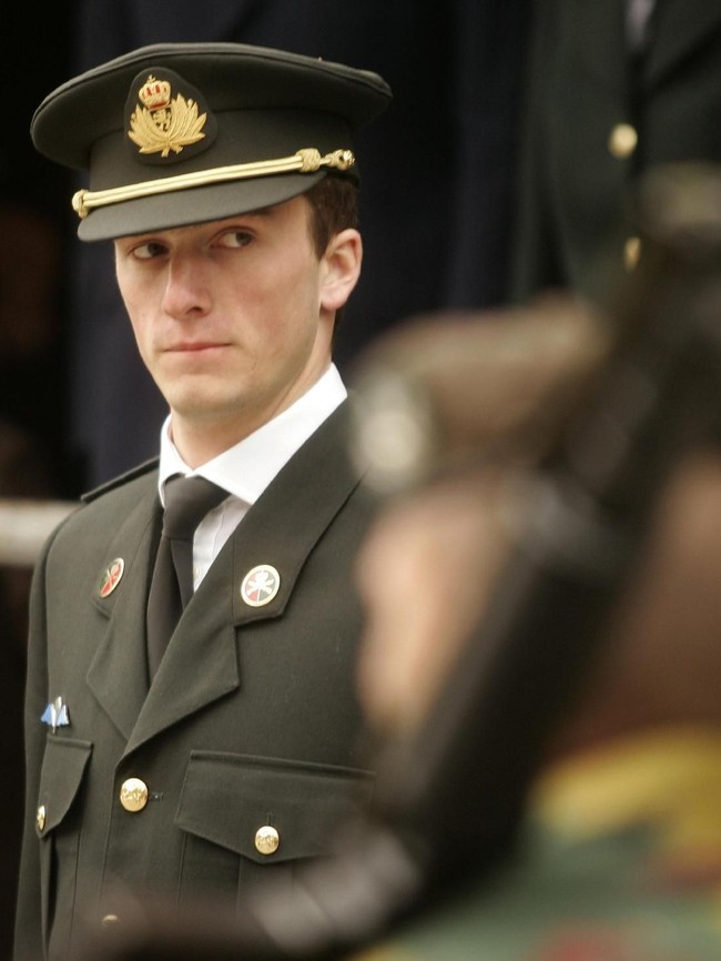 Pangeran Amedeo menyelesaikan studi kemiliterannya pada 2004. Di 2005, dia kembali melanjutkan sekolah di London School of Economics dengan gelar Bachelor of Science (BSc) di 2008.  Foto: Getty Images