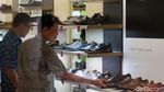Toko Sepatu Clarks di GI Diserbu Pembeli Jelang Tutup