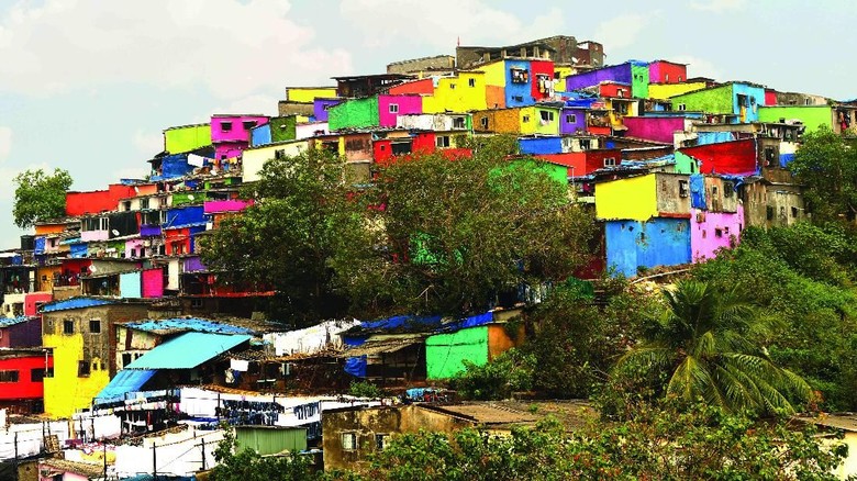 Foto: Bangunan yang berwarna-warni di Asalpha, Mumbai (Reuters) Foto: Bangunan yang berwarna-warni di Asalpha, Mumbai (Reuters)
