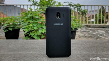 Bagian belakang dibuat dari bahan polycarbonate. Foto: Adi Fida Rahman/detikINET