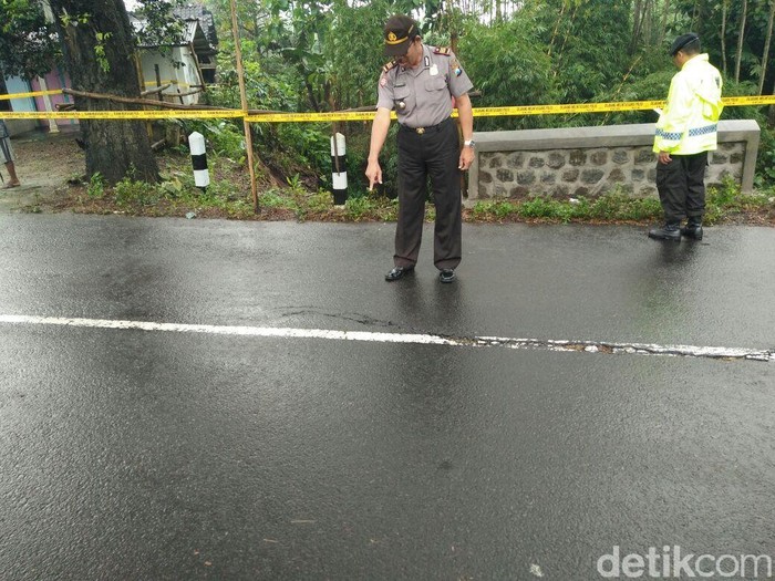 Awas, Aspal Jalur Blitar-Malang Retak, Begini Penampakannya
