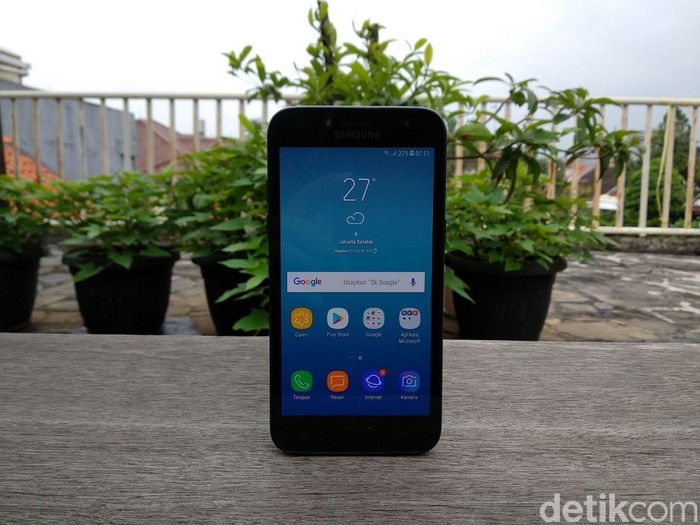 Ilustrasi Samsung Galaxy seri J (Foto: Adi Fida Rahman) Ilustrasi Samsung Galaxy seri J (Foto: Adi Fida Rahman)