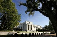 Pilihan Sulit Gubernur The Fed Jelang Penentuan Bunga Acuan