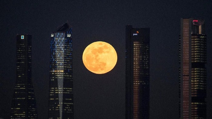 A full moon 