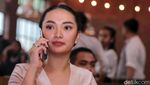 Zaskia Gotik Asyik Chatting sama Siapa Sih?
