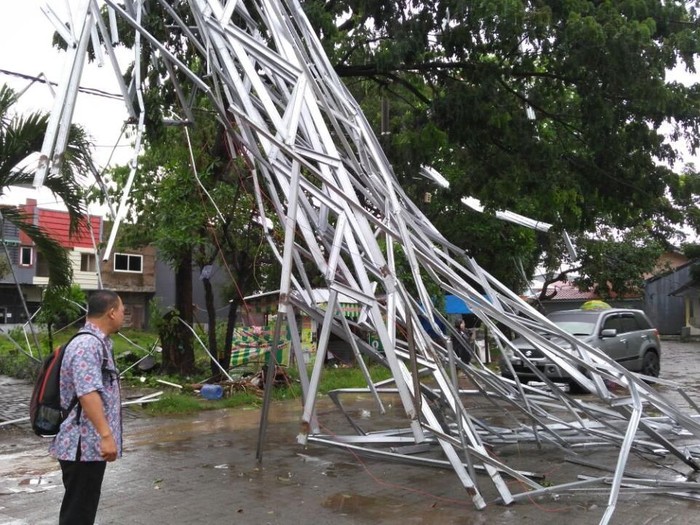 Puting Beliung Rusak Belasan Rumah dan Kampus di Maros Sulsel
