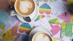 Asyik! Di Kafe Ini Bisa Ngopi Enak dan Nempel Pesan Apa Saja