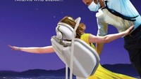 Poster film La La Land seperti seorang dokter gigi yang sedang membius pasiennya. (Foto: Instagram)