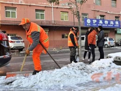 Kisah Inspiratif Pria Tunarungu Berkaki Satu Bekerja 12 Tahun Tanpa Libur