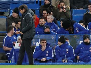 Giroud Saksikan Chelsea Babak Belur di Stamford Bridge