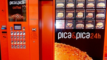 Kalau ini menjual burger dan kopi. Foto: istimewa