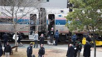 Sebuah kereta Amtrak yang mengangkut beberapa anggota Kongres Amerika Serikat dari Partai Republik, termasuk Ketua DPR Paul Ryan, bertabrakan dengan sebuah truk sampah di Charlottesville, Virginia. Amerika Serikat (AS).  (REUTERS/Eze Amos)