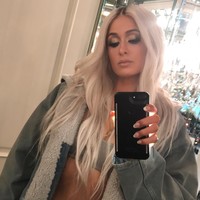 Rupanya Paris Hilton bergaya ala Kim Kardashian atas permintaan Kanye West, untuk membantu mempromosikan koleksi Yeezy Season 6 yang akan diluncurkannya. Foto: Instagram