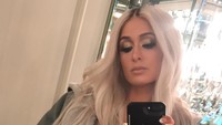 Paris Hilton berubah menjadi seperti Kim Kardashian dalam rangka promo Yeezy season 6. (Dok. Instagram/parishilton)