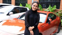 Namun pedangdut berusia 26 tahun itu terlihat murung. Pool/Palevi S/detikFoto.