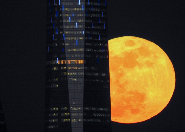 Ada Fenomena Supermoon Lagi Bulan September Ini?