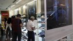 Toko Sepatu Clarks di GI Diserbu Pembeli Jelang Tutup