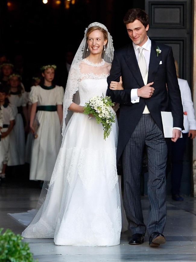 Pada Juli 2014, saat usianya 28 tahun, Pangeran Amedeo pun menikahi tunangannya itu di Roma. Mereka menggelar pesta pernikahan yang intim yang dihadiri oleh keluarga kerajaan Belgia dan rekan-rekan kerajaan lainnya. Putri Beatrice yang merupakan sepupu Pangeran William pun turut hadir dalam pernikahan tersebut.  Foto: Getty Images