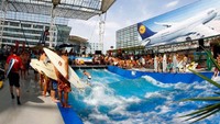 Ada juga Bandara Internasional Munich Airport di Jerman yang punya fasilitas surfing buat nunggu jadwal penerbangan. Michael Dalder/Reuters.