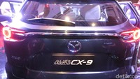 Bagian belakang CX-9. Mobil ini memiliki bobot yang ringan, teknologi efisien yang ditawarkan seluruh jajaran model Mazda, hingga paket yang lebih besar dan lebih premium sebagai model termewah di jajaran model Mazda. Foto: Ruly Kurniawan