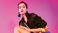 Dua Lipa tampil seksi. (Dok. Instagram/nylongermany)