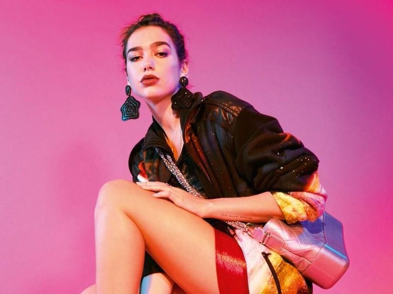 Dua Lipa Jadi Penyanyi Termuda yang Klipnya Tembus 1 Miliar Penonton Dua Lipa Jadi Penyanyi Termuda yang Klipnya Tembus 1 Miliar Penonton