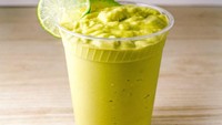 Kelihatan manis, creamy dan mengenyangkan nih. AvoMango Smoothie dibuat dengan alpukat dan mangga. Foto: Instagram avocaderia