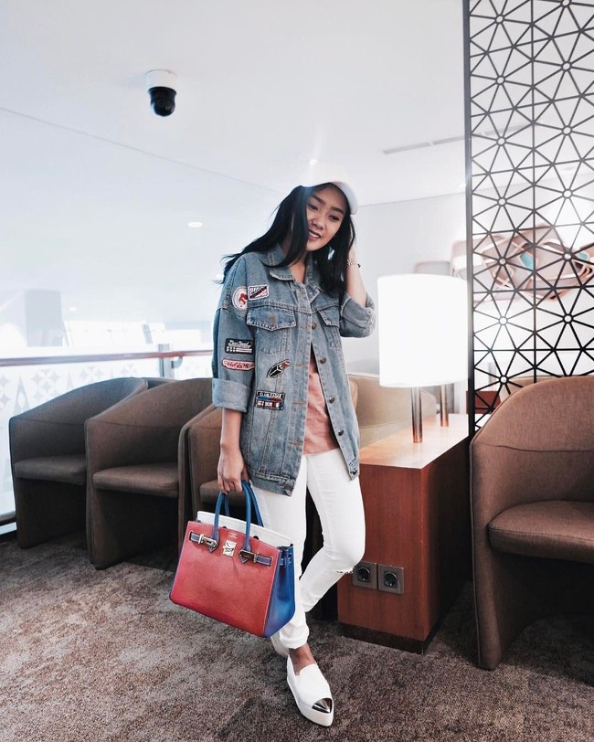 Penyanyi dangdut Cita Citata yang juga memiliki koleksi tas Hermes termasuk dalam deretan selebriti yang kena nyinyir netizen. Bergaya memakai tas Hermes Birkin yang harganya mencapai US$ 28.500 atau sekitar Rp 395 jutaan, Cita Citata pun dianggap bukan membawa tas Hermes asli. Foto: Instagram