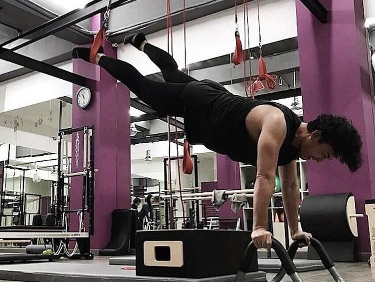 Lama Tak Terlihat, Penampilan Dave Hendrik Makin Fresh Berkat Pilates