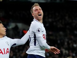 Christian Eriksen. Pemain Tottenham Hotspur ini santer disebut-sebut sebagai Rencana B Barcelona jika gagal mendapatkan Griezmann. Beda posisi dengan Griezmann, Eriksen tetap dianggap tepat sebagai calon pengganti Andres Iniesta. (Foto: Eddie Keogh/Reuters)