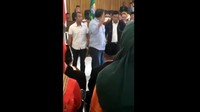 Wabup merobek Surat Keputusan (SK) Bupati tentang Pengankatan Pejabat Pratama di kabupaten Tolitoli. Dia meminta proses pelantikan dibatalkan.