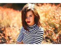 Dua Warna Bola Mata Model Cantik Bikin Netizen Kagum