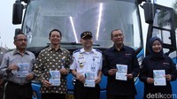 Hadir dalam acara tersebut Direktur Pemasaran APP Wahyuni Sianturi, Direktur Utama Perum PPD Pande Putu Yasa, Sekretaris Kadishub Kota Bekasi Deded Kusmaedi, Direktur Utama APP Agus Sitaba dan Kepala Badan Pengelola Transjabodetabek Bambang Prihantono.  