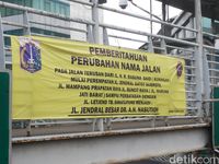 Spanduk sosialisasi perubahan nama Jalan Buncit jadi Jl AH Nasution