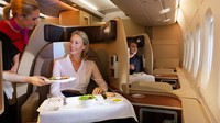 Qantas Airlines punya first class privat untuk memanjakan para penumpangnya. Dengan interior elegan, Qantas siap mengantar traveler ke berbagai negara dengan nuansa glamor (Qantas)