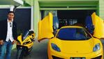 Pose Bos Travel Umrah PT SBL Aom Juang bareng Ferrari dan Porsche