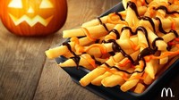 French fries yang satu ini dilumuri dua macam saus yaitu saus coklat dan saus labu! Anda hanya akan menemukan ini di gerai Mc Donalds Jepang. Foto: Istimewa