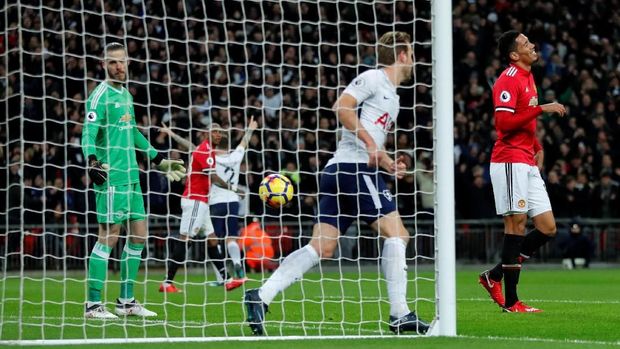 Gol pertama Tottenham Hotspur yang dicetak Christian Eriksen dianggal sebagai gol konyol oleh Jose Mourinho.