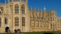 Berita pernikahan Pangeran Harry dan Meghan Markle otomatis meningkatkan pamor kastil ini. Kalau tertarik masuk, harga tiketnya adalah 20,5 Poundsterling per orang dewasa atau sekitar Rp 391 ribu (windsor.gov.uk)