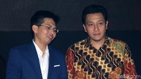Diaz Hendropriyono melihat interior dan eksterior Bugatti Veyron. Meskipun tidak dijual, tidak dapat dimungkiri bila semua mata seketika tertuju pada mobil seharga Rp 60 miliar itu.
