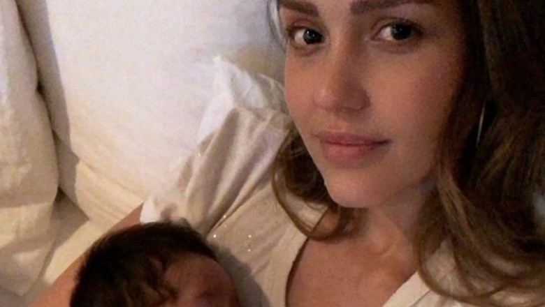 Jessica Alba Susui Bayinya di Ruang Ganti Baju, Bunda Pernah Juga?/ Foto: Istimewa Jessica Alba Susui Bayinya di Ruang Ganti Baju, Bunda Pernah Juga?/ Foto: Istimewa