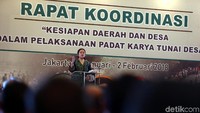 Menko PMK Puan Maharani memberikan sambutan.