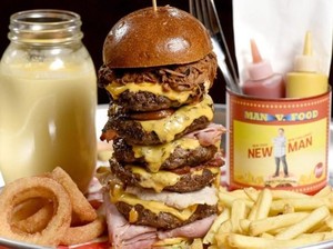 Warga London Ditantang Habiskan Burger Sekaligus 3 Kilogram